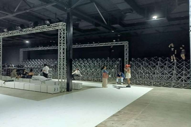 2 - https://kteventdsign.com | บริการให้เช่าเทวีสำเร็จรูป เวทีอัฒจันทร์ งานอีเว้น เวทีอเนกประสงค์ทุกประเภท รับติดตั้งเวทีทั้งในอาคารและนอกอาคาร ราคาเป็นกันเองพร้อมให้บริการนอกสถานที่ โดยทีมงานมืออาชีพประสบการณ์มากกว่า 10 ปี