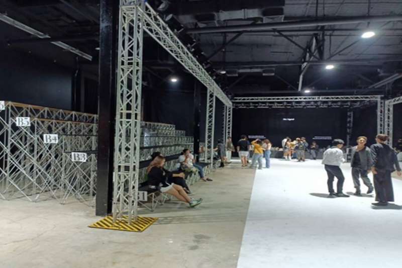 3 - https://kteventdsign.com | บริการให้เช่าเทวีสำเร็จรูป เวทีอัฒจันทร์ งานอีเว้น เวทีอเนกประสงค์ทุกประเภท รับติดตั้งเวทีทั้งในอาคารและนอกอาคาร ราคาเป็นกันเองพร้อมให้บริการนอกสถานที่ โดยทีมงานมืออาชีพประสบการณ์มากกว่า 10 ปี